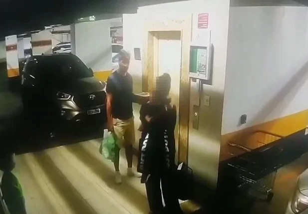 Auditor da CGU foi gravado por câmeras de segurança agredindo a mulher e a criança