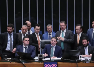 Câmara aprova PL da dosimetria, que reduz pena de Bolsonaro