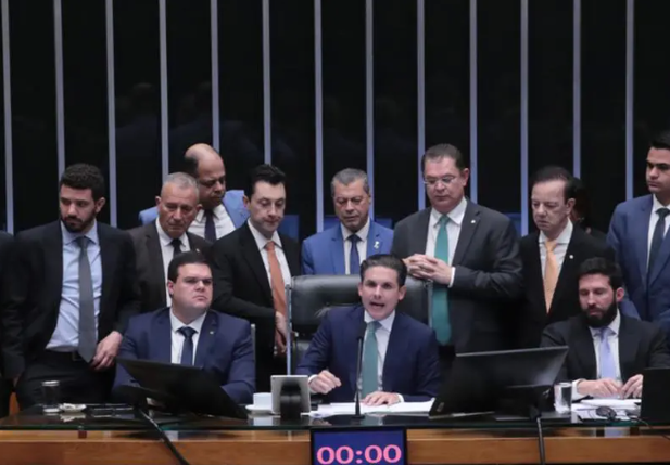 Câmara aprova PL da dosimetria, que reduz pena de Bolsonaro