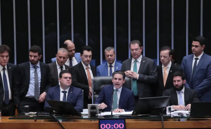 Câmara aprova PL da dosimetria, que reduz pena de Bolsonaro