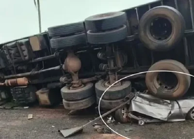 Caminhão tomba sobre carro e deixa quatro mortos em rodovia no interior de São Paulo