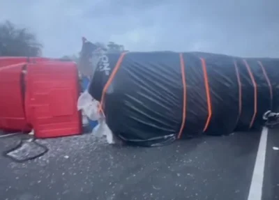 Caminhão tombou na rodovia PI-113