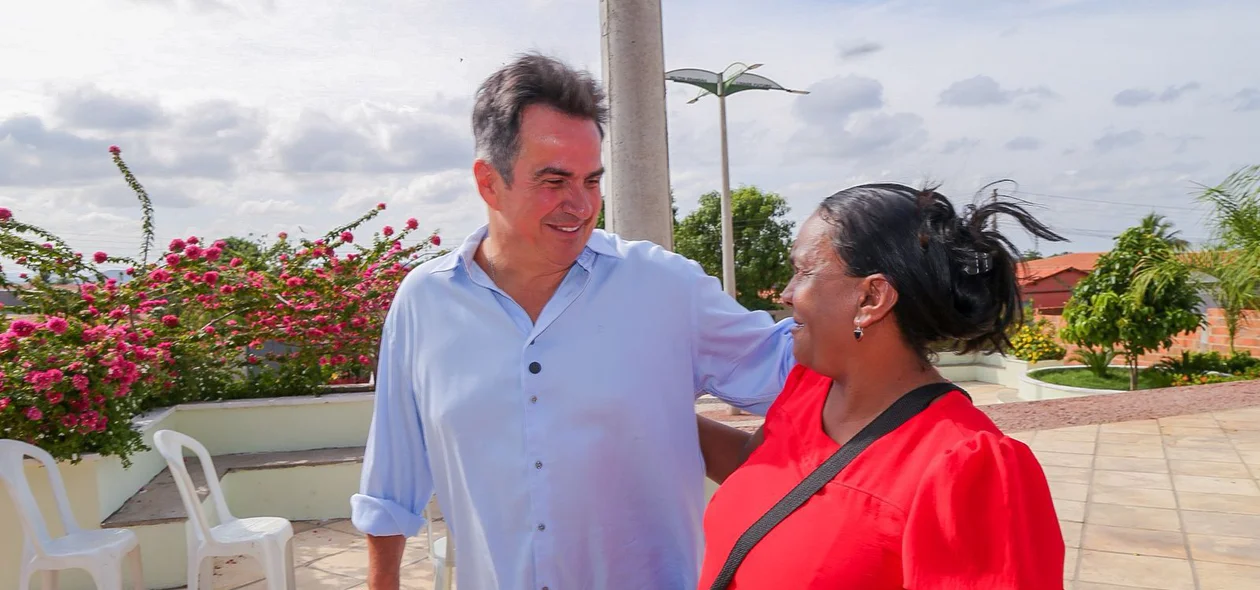 Ciro entrega megaestrutura com imagem de Jesus Cristo em Milton Brandão