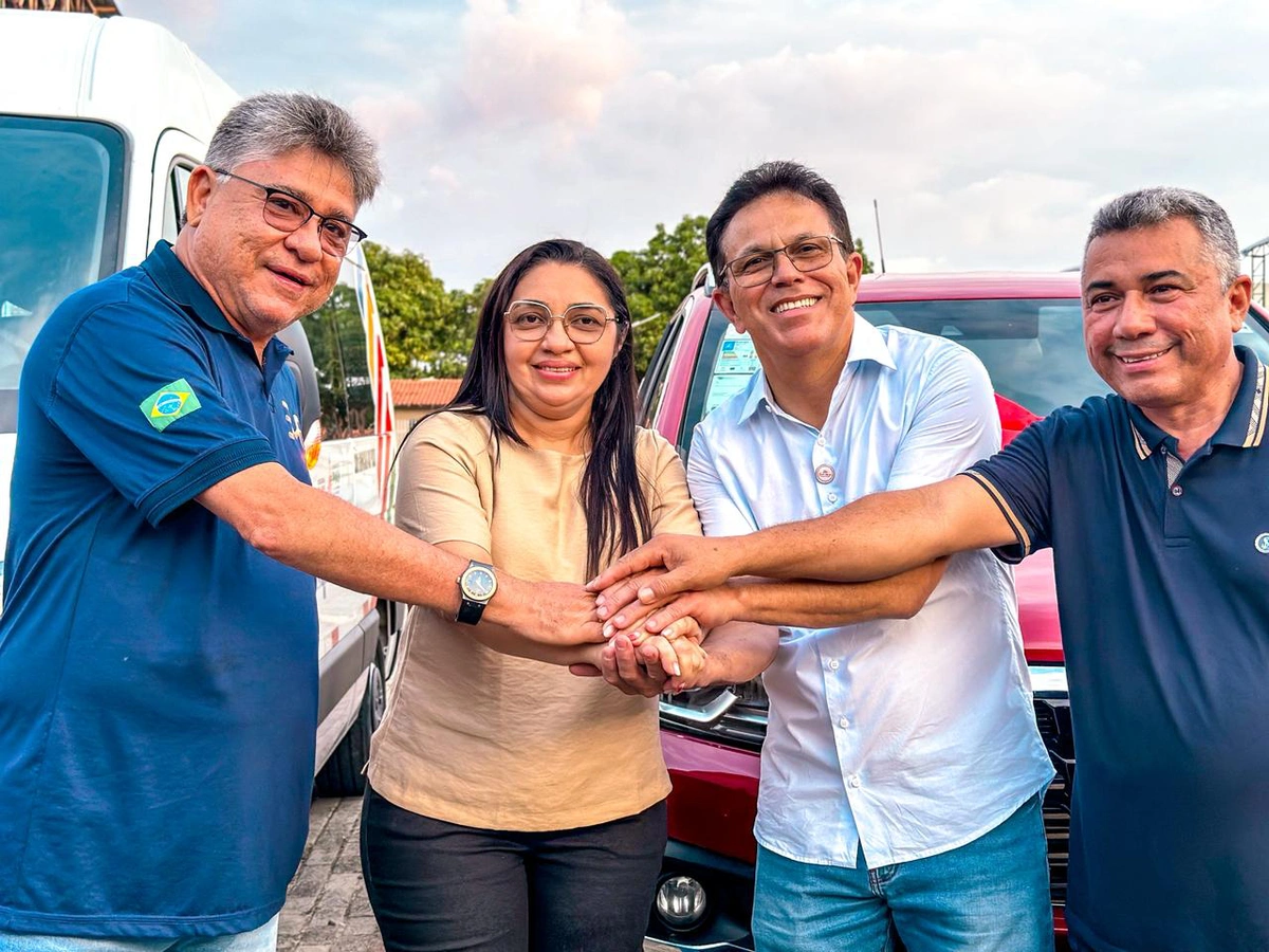 Com articulação do secretário Zé Santana, São Gonçalo do Piauí recebe van adaptada