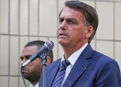 Defesa pede autorização para Bolsonaro passar por cirurgias