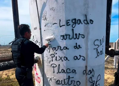 Delegado Charles Pessoa remove pichação de facção criminosa em Luís Correia
