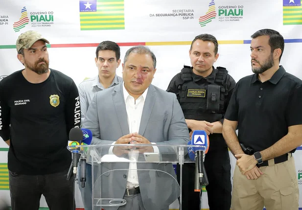 Delegados em coletiva de imprensa