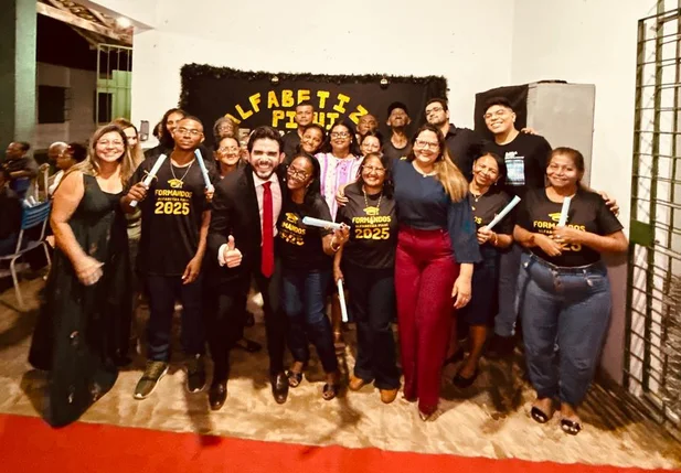 Deputado estadual Dr. Marcus Kalume participa da Formatura do Programa Alfabetiza Piauí em Floriano