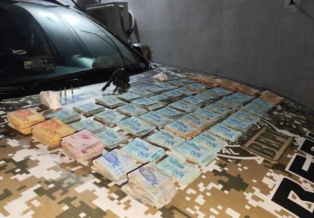 Dinheiro apreendido pelo BEPI na zona leste de Teresina
