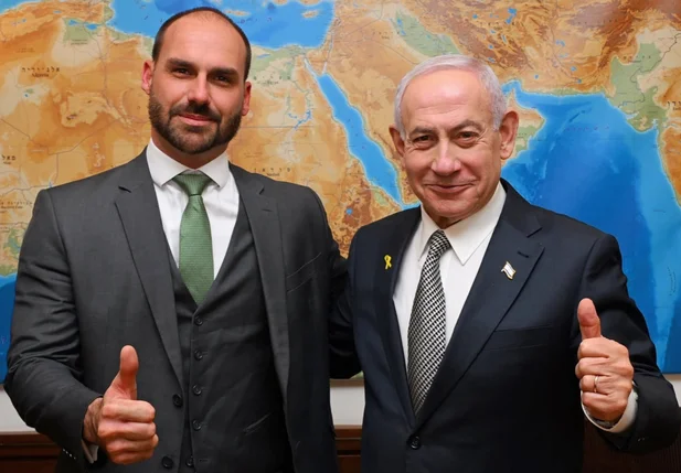 Eduardo Bolsonaro ao lado do do primeiro-ministro de Israel, Benjamin Netanyahu