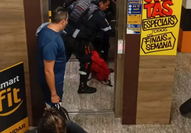 Ela foi socorrida ainda no local e recebeu atendimento