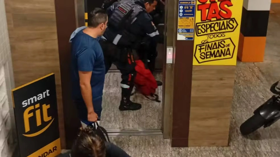 Ela foi socorrida ainda no local e recebeu atendimento
