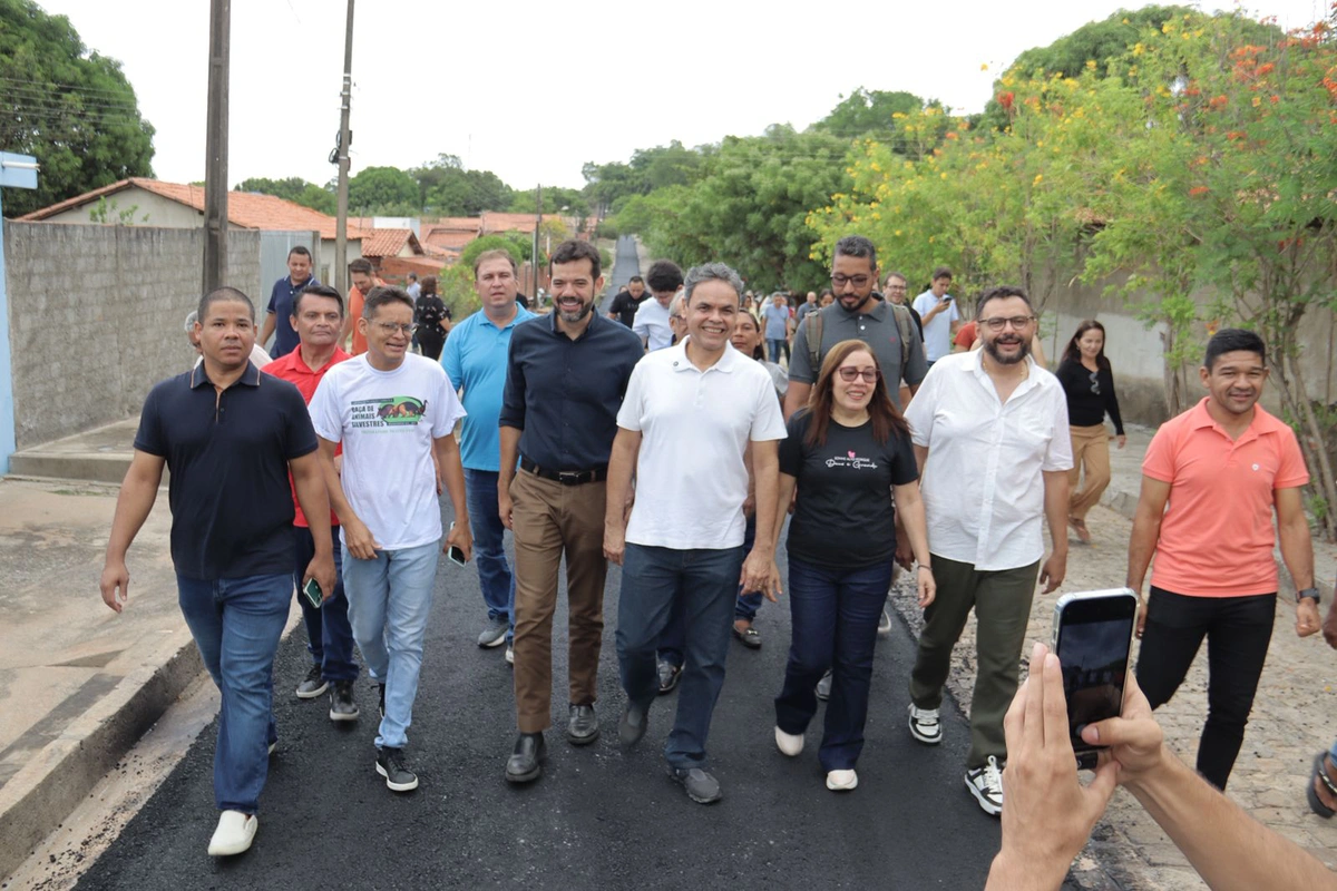 Emenda do deputado Gil Carlos garante 4 mil metros de asfalto em Monsenhor Gil