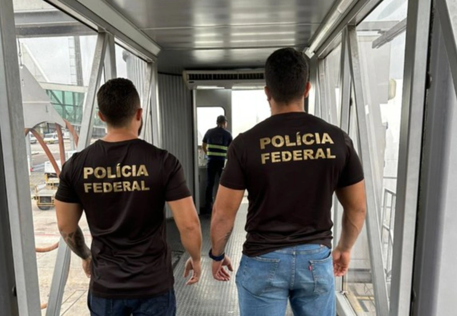 Equipes da Polícia Federal no Aeroporto Internacional de Manaus