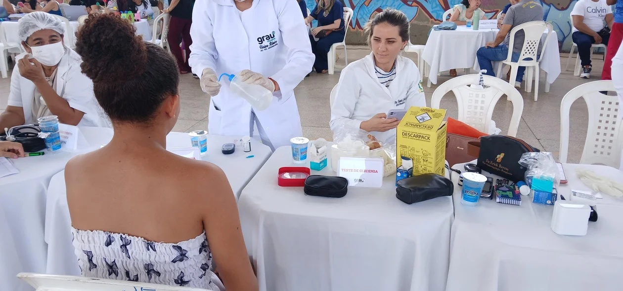 Equipes oferecem serviços à população