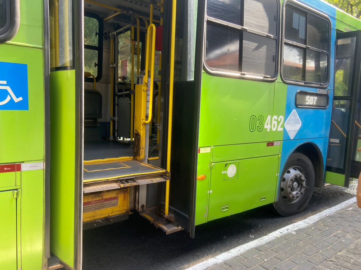Falta de manutenção em ônibus com elevador para cadeirantes em Teresina