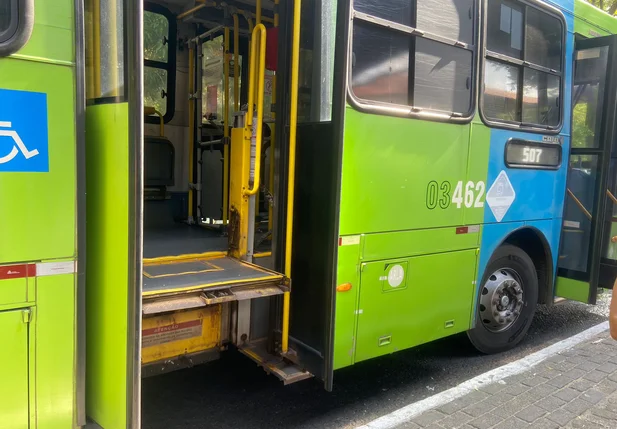 Falta de manutenção em ônibus com elevador para cadeirantes em Teresina