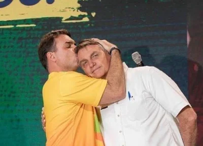 Flávio Bolsonaro e Jair Bolsonaro
