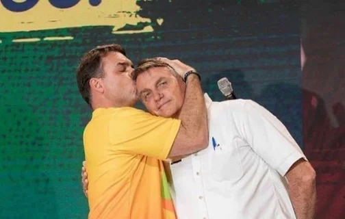 Flávio Bolsonaro e Jair Bolsonaro