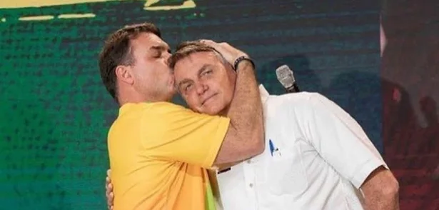 Flávio Bolsonaro e Jair Bolsonaro