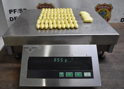 Foram apreendidos 855g de cocaína