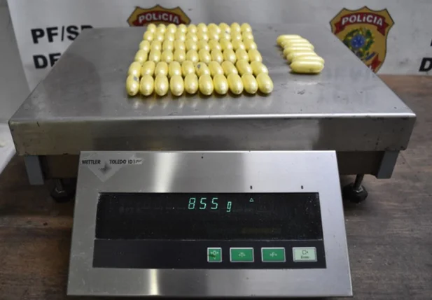 Foram apreendidos 855g de cocaína