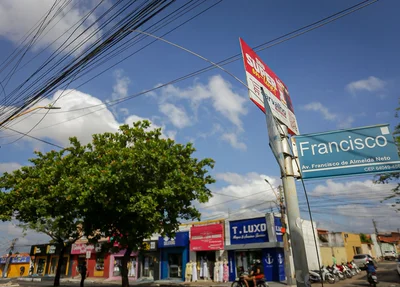 Fortes ventos romperam os fios e a população ficou sem energia elétrica