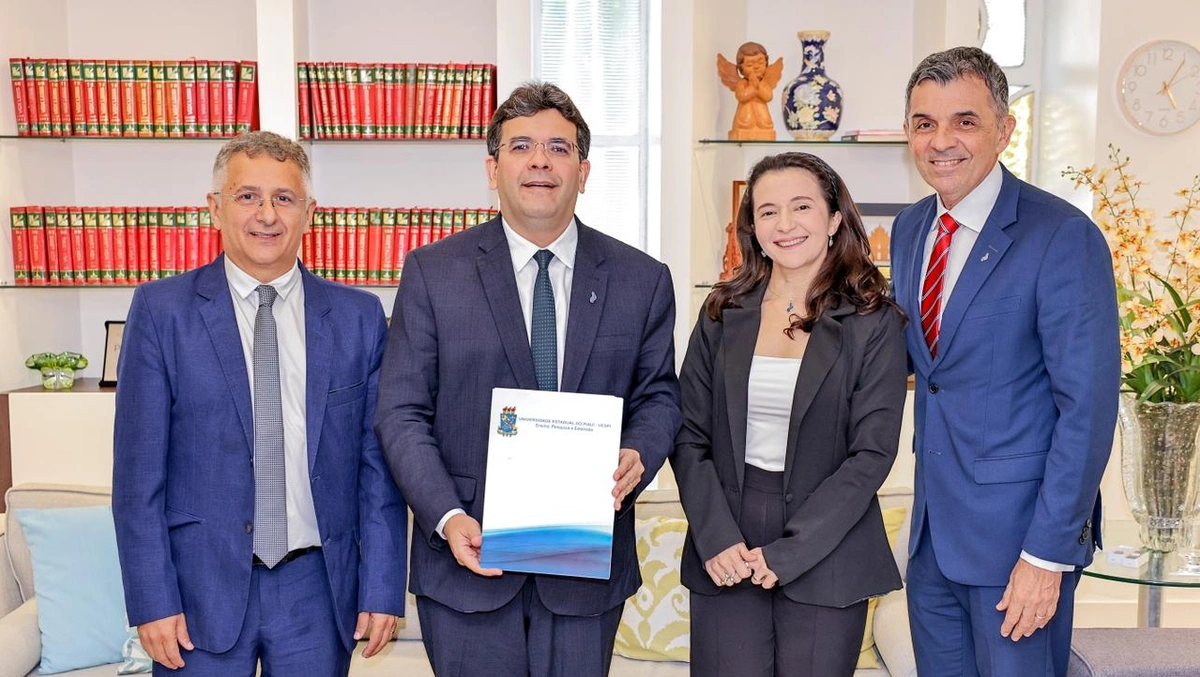 Governador Rafael Fonteles nomeia reitor eleito da Uespi