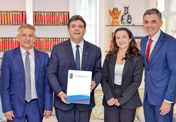 Governador Rafael Fonteles nomeia reitor eleito da Uespi