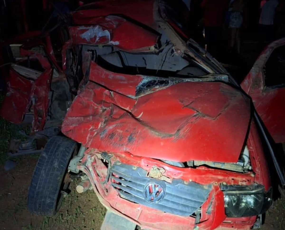 Grave acidente deixa dois jovens mortos