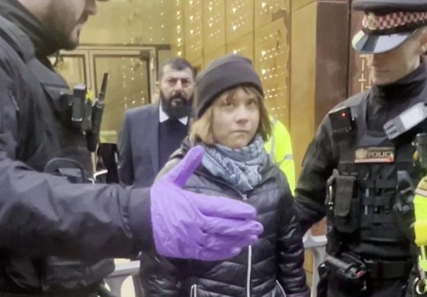 Greta Thunberg é presa em Londres em manifestação pró-Palestina
