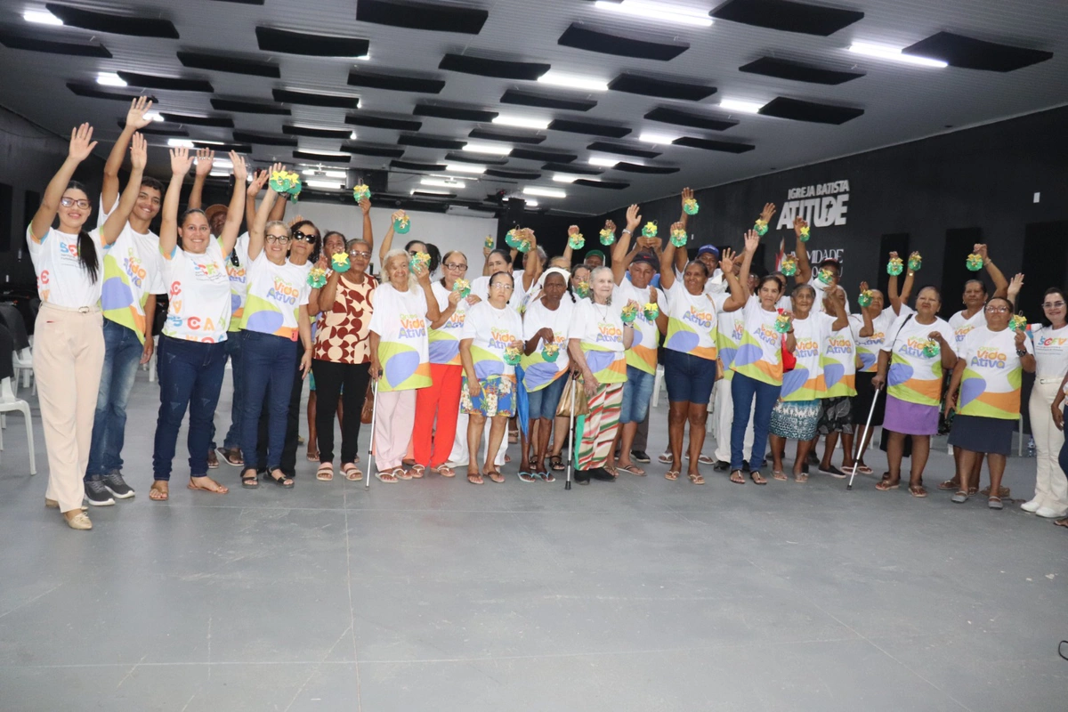 Idosos do SCFV participam de manhã de oficina de artesanato natalino em São Raimundo Nonato
