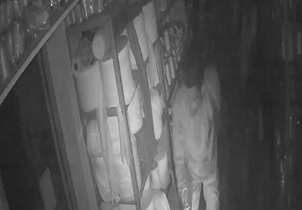 Imagens registraram o momento do roubo