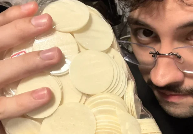 Influenciador com a hóstia