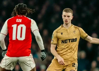 Jogadores de Arsenal e Crystal Palace
