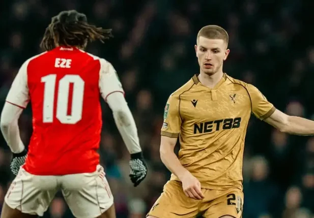 Jogadores de Arsenal e Crystal Palace