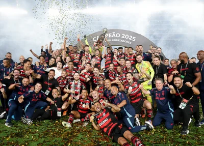 Jogadores do Flamengo comemoram a conquista do tetra da Libertadores