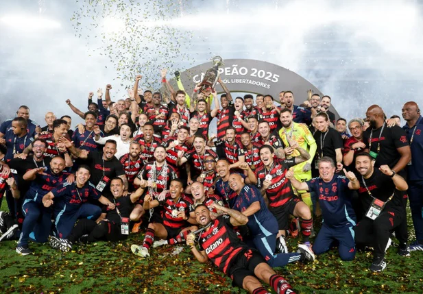 Jogadores do Flamengo comemoram a conquista do tetra da Libertadores