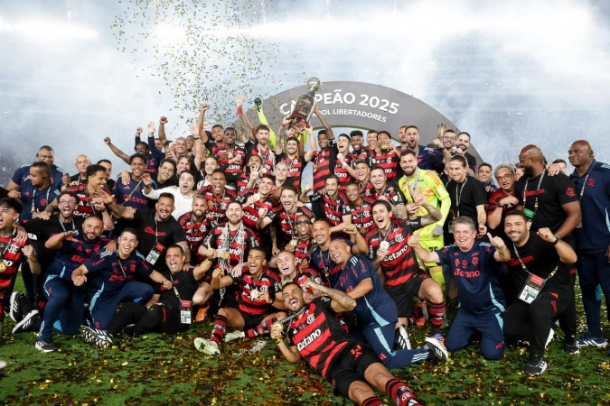 Jogadores do Flamengo comemoram a conquista do tetra da Libertadores