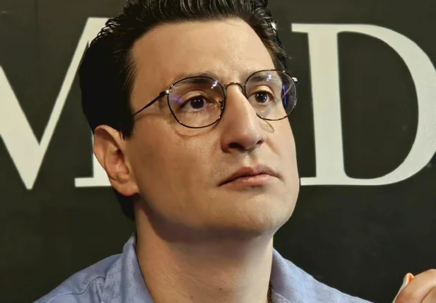 Jornalista Tiago Pavinatto