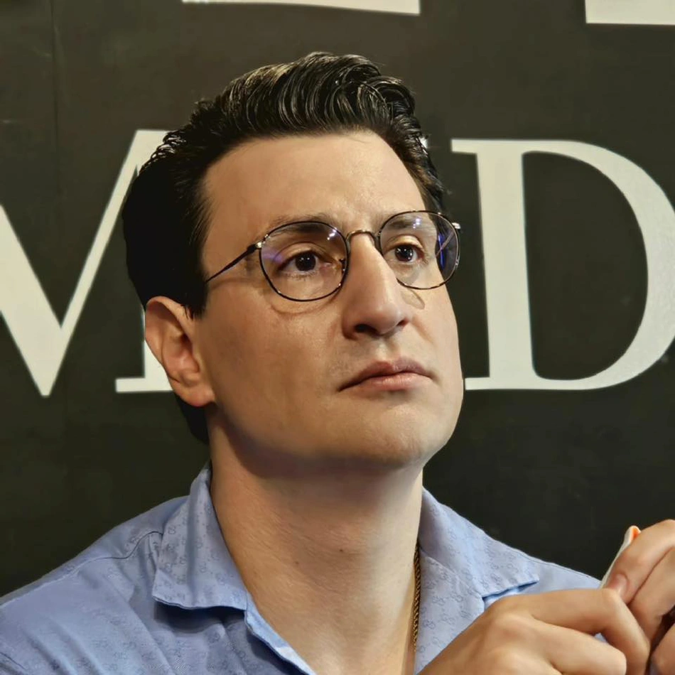 Jornalista Tiago Pavinatto