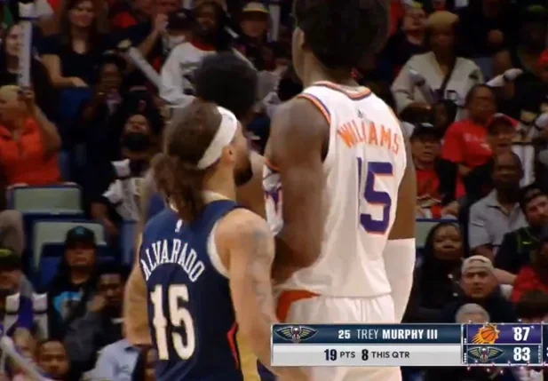 Jose Alvarado e Mark Williams.