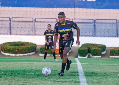 Jota, novo zagueiro do Altos