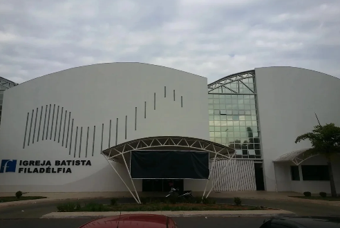 Jovens se escondiam no banheiro de igreja para fugir de líder estuprador no DF