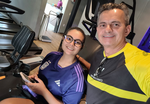 Maria Vitória não esperou virar o ano para se engajar na musculação