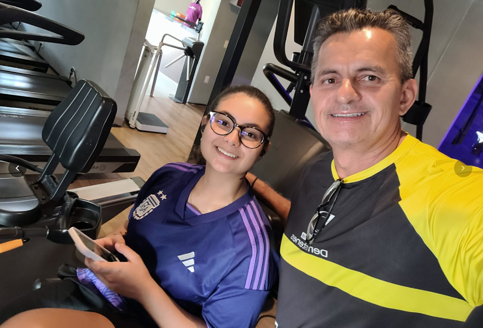 Maria Vitória não esperou virar o ano para se engajar na musculação