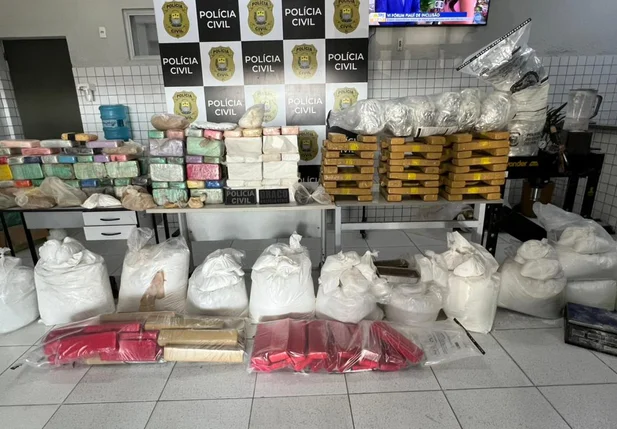Material apreendido durante operação nas cidades de Parnaíba e Bom Princípio