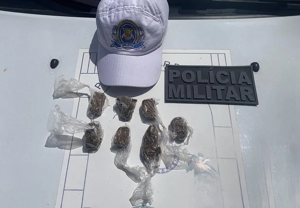 Material encontrado com o suspeito