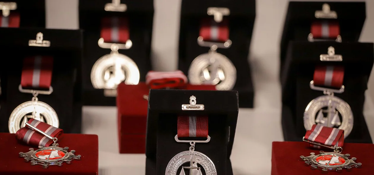 Medalhas entregues as personalidades