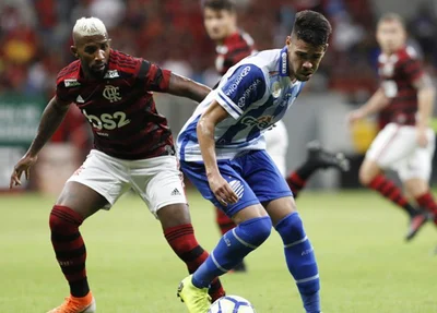 Meia atacante Victor Paraíba